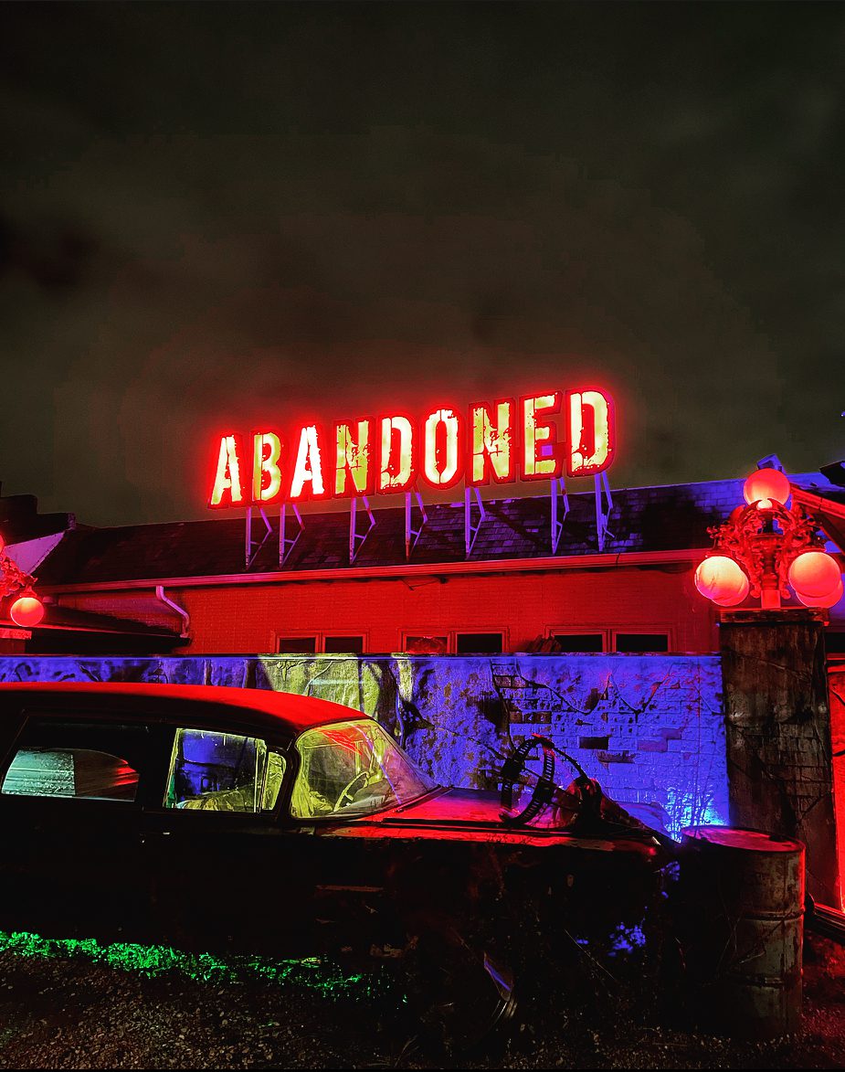 Abandoned Haunted House Complex 2023 - Haunted Houses Chicago